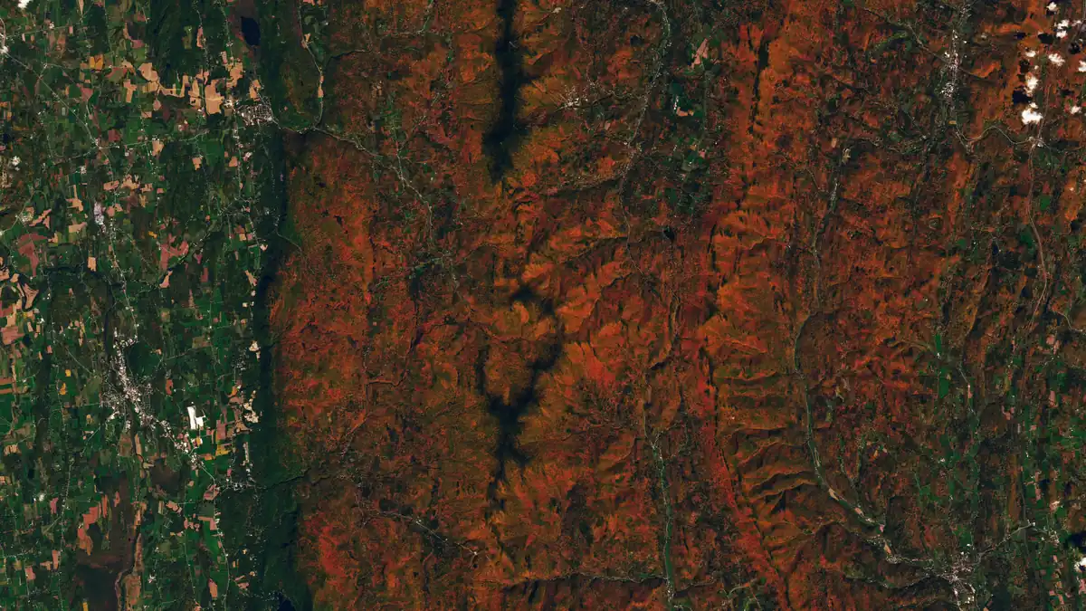 Hémisphère nord : un satellite de la NASA suit la vague rouge de l'automne