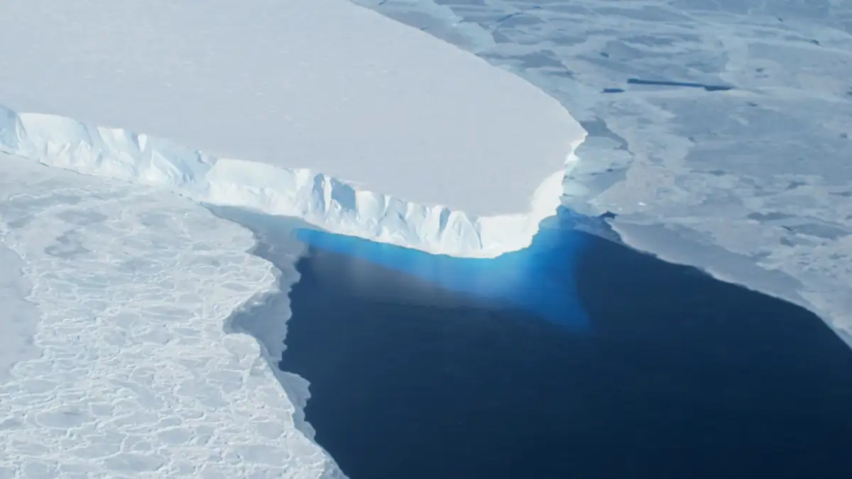 Antarctique : le glacier Thwaites ne tient plus qu'à une crête sous-marine